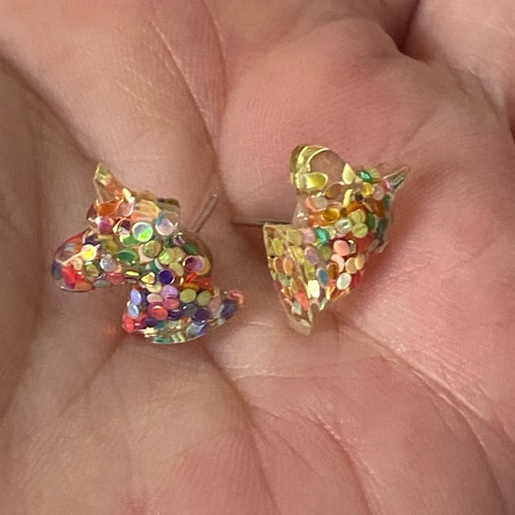 ๐Sale ๐2 for $10 NWOT Kawaii sparkle confetti unicorn post earrings school - Picture 5 of 6
